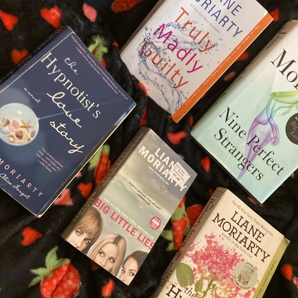 Liane Moriarty Book Bundle 5 books total 1 Hardcover 4 Paperback as pictured - Picture 5 of 5